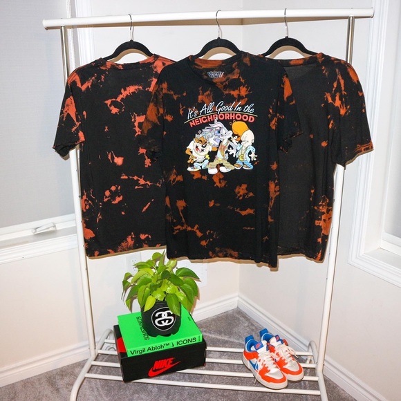 Unisex Looney Tunes Hand-Dyed & Distressed T - Picture 3 of 3